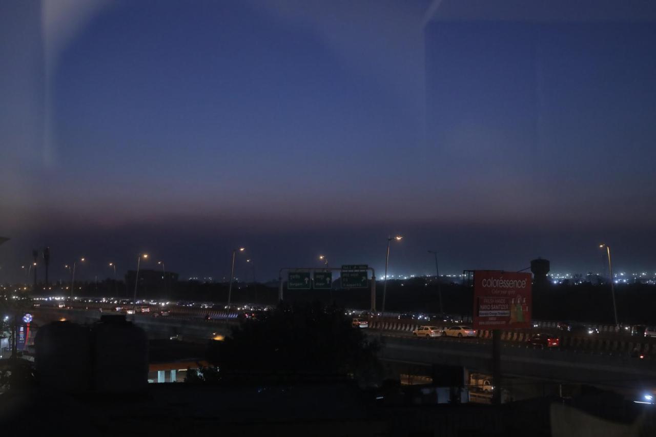 Airport Hotel Bollywood Paradise New Delhi Bagian luar foto