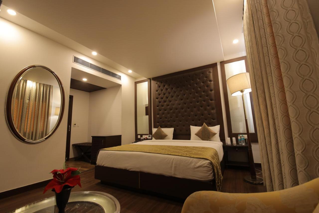 Airport Hotel Bollywood Paradise New Delhi Bagian luar foto