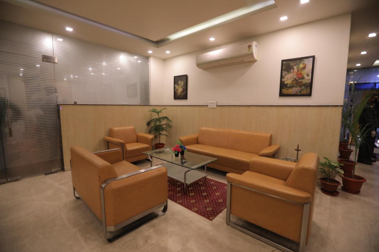 Airport Hotel Bollywood Paradise New Delhi Bagian luar foto