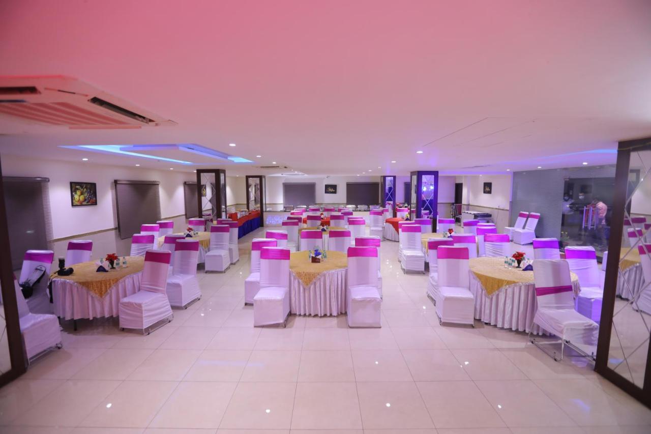Airport Hotel Bollywood Paradise New Delhi Bagian luar foto