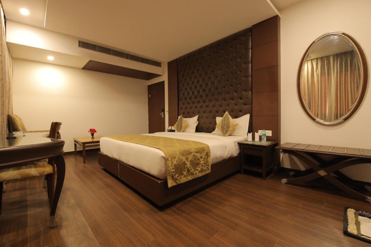 Airport Hotel Bollywood Paradise New Delhi Bagian luar foto