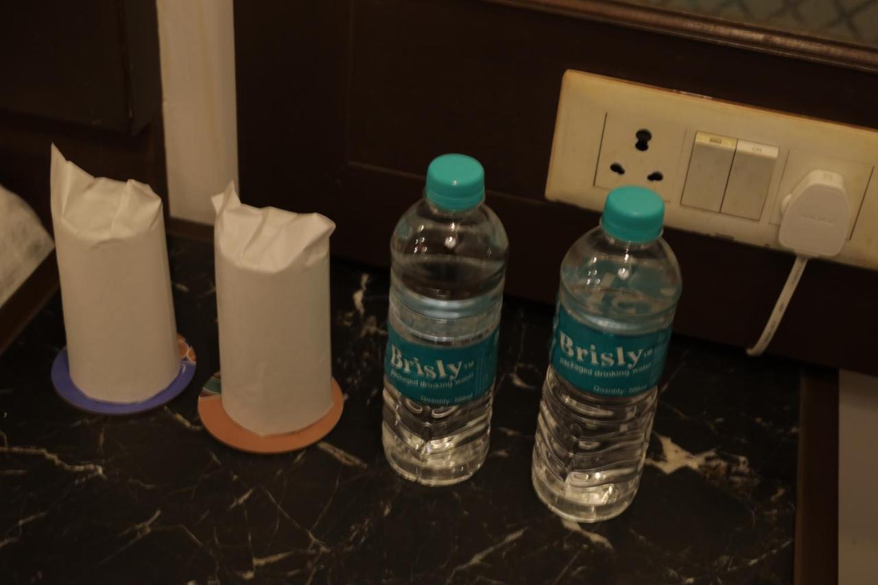 Airport Hotel Bollywood Paradise New Delhi Bagian luar foto