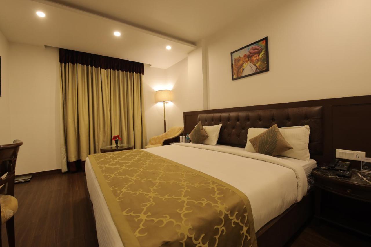 Airport Hotel Bollywood Paradise New Delhi Bagian luar foto
