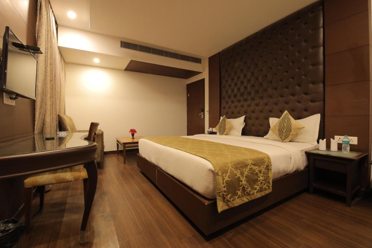 Airport Hotel Bollywood Paradise New Delhi Bagian luar foto