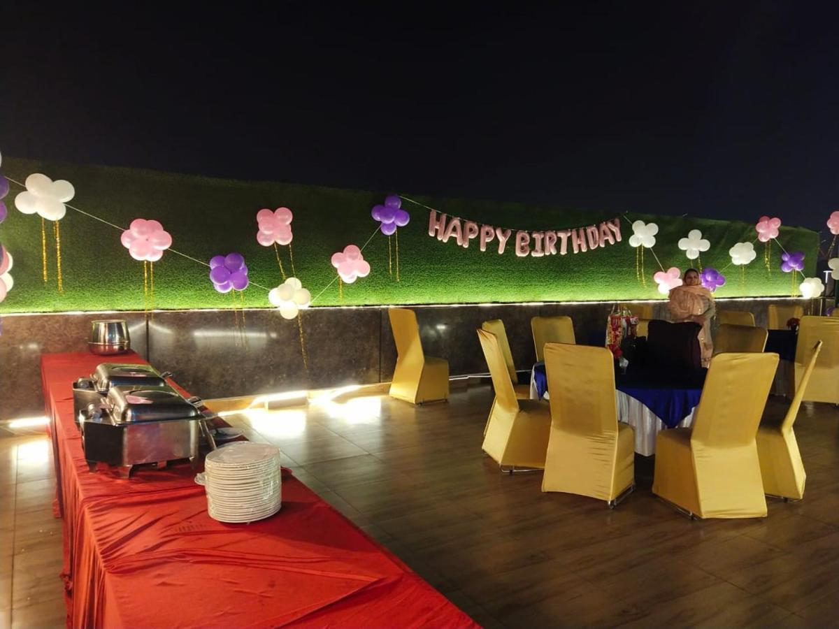 Airport Hotel Bollywood Paradise New Delhi Bagian luar foto