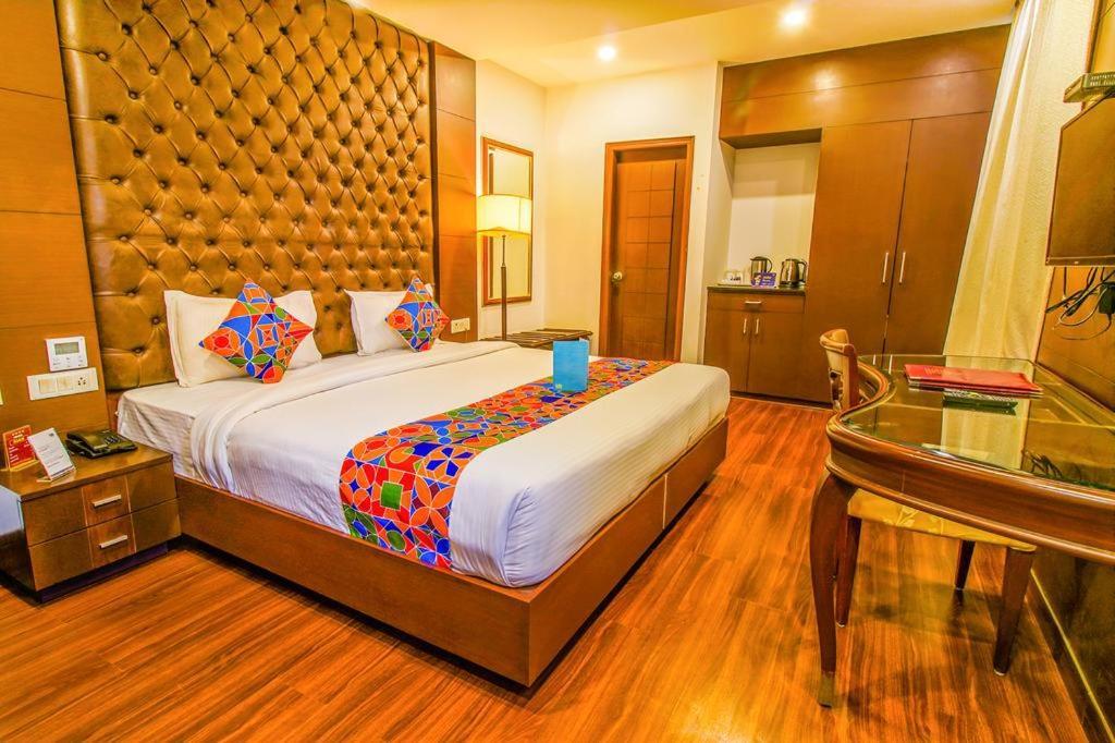 Airport Hotel Bollywood Paradise New Delhi Bagian luar foto